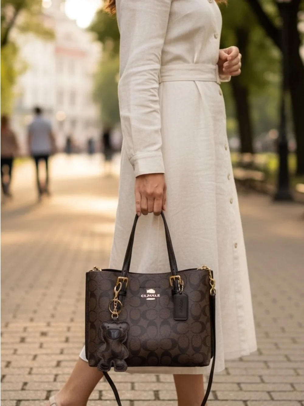 EXCELLENT MASTER QUALITY! “Clenle” BRAND Vegan Leather bag. Bear not included.